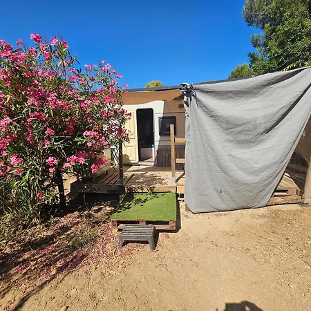 Caravane Et Jardin Kamp alanı *