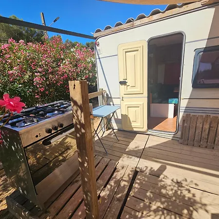 Caravane Et Jardin *