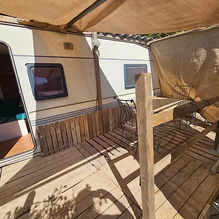 Caravane Et Jardin Kamp alanı