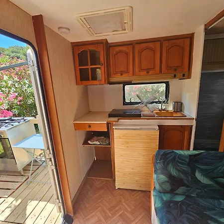 Caravane Et Jardin * Carqueiranne